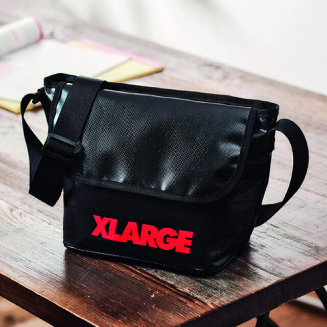 XLARGE(エクストララージ)のsmart XLARGE ターポリン風ショルダーバッグ メンズのバッグ(ショルダーバッグ)の商品写真