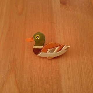 鴨  木ブローチ 鳥 カルガモ (彫刻/オブジェ)