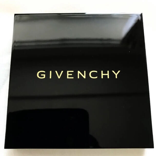 GIVENCHY(ジバンシィ)のジバンシィ　トラベル　コレクション　メイクアップ　パレット　限定品 コスメ/美容のキット/セット(コフレ/メイクアップセット)の商品写真