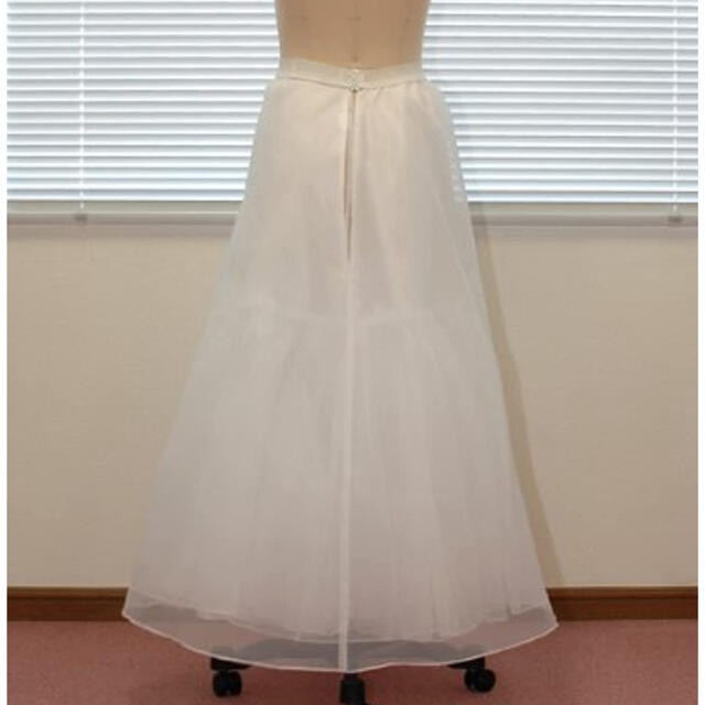 Vera Wang(ヴェラウォン)のウェディングドレス　パニエ　スレンダー　Aライン　結婚式 レディースのフォーマル/ドレス(ウェディングドレス)の商品写真