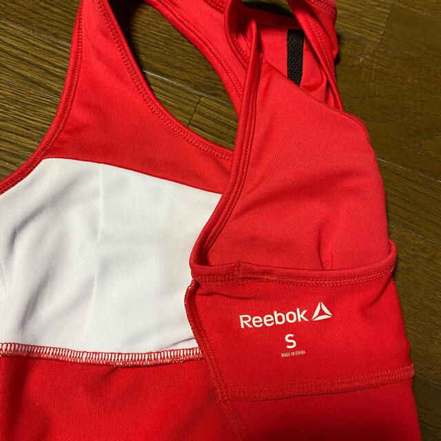 Reebok(リーボック)のリーボック　ブラトップ　タンクトップ スポーツ/アウトドアのトレーニング/エクササイズ(トレーニング用品)の商品写真