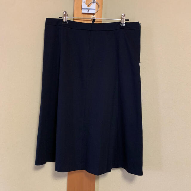 UNTITLED(アンタイトル)のUNTITLED スカート　スーツスカート レディースのスカート(ひざ丈スカート)の商品写真