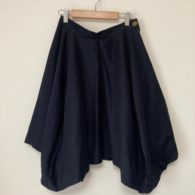 Vivienne Westwood(ヴィヴィアンウエストウッド)のヴィヴィアンウエストウッド　レッドレーベル　変形スカート レディースのスカート(ひざ丈スカート)の商品写真