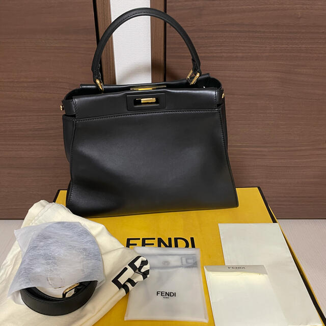 銀座松屋付属品【美品】FENDI/ピーカブーミディアム