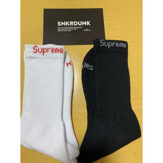 シュプリーム(Supreme)のsupreme 靴下ソックス　白/黒　2足セット(ソックス)