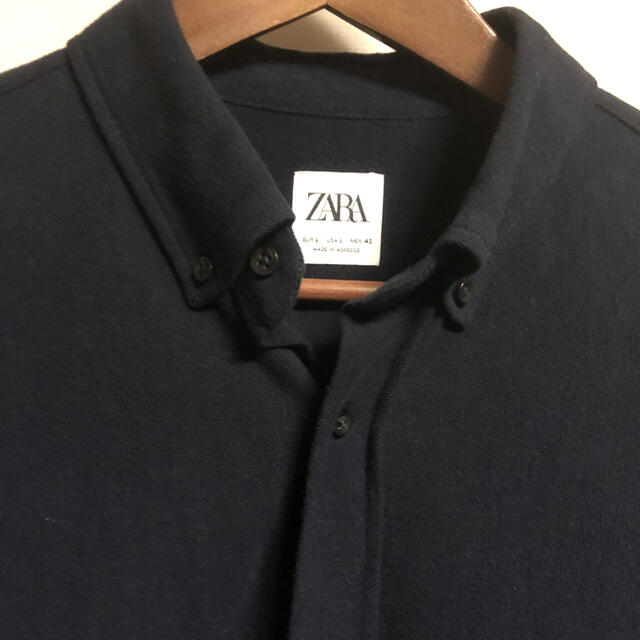 ZARA(ザラ)のZARA メンズネイビーシャツ メンズのトップス(シャツ)の商品写真