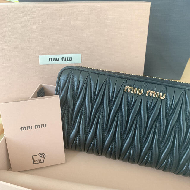 miumiu 長財布