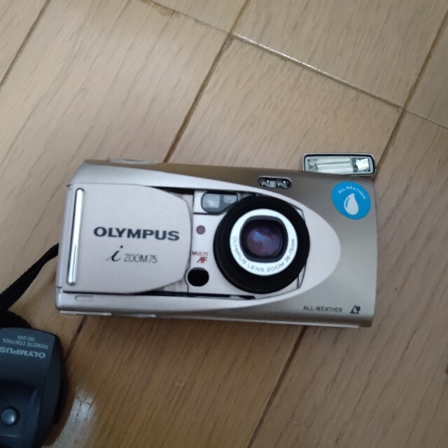 OLYMPUS(オリンパス)のオリンパスi　ズーム75 スマホ/家電/カメラのカメラ(フィルムカメラ)の商品写真