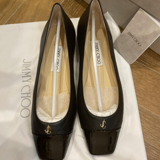 JIMMY CHOO(ジミーチュウ)のジミーチュー　新品未使用　フラット　パンプス レディースの靴/シューズ(ハイヒール/パンプス)の商品写真