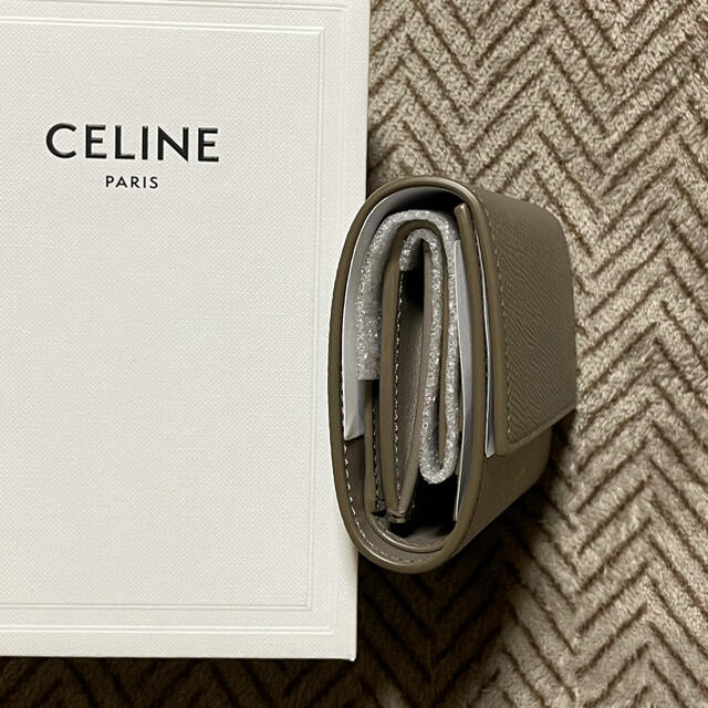 celine(セリーヌ)のかなちょぴ様専用　正規品　新品未使用　CELINE　トリフォールドウォレット レディースのファッション小物(財布)の商品写真