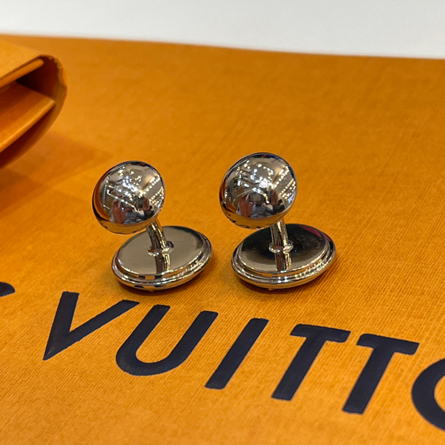 LOUIS VUITTON(ルイヴィトン)の正規品 ルイヴィトン カフス カフリンクス LVサークル 現行モデル   メンズのファッション小物(カフリンクス)の商品写真