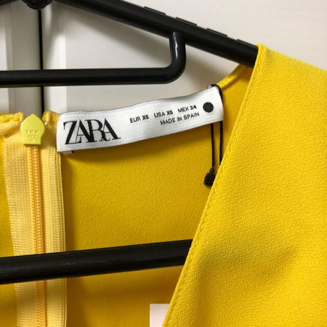 ZARA(ザラ)のZARA イエロー　トップス レディースのトップス(カットソー(半袖/袖なし))の商品写真