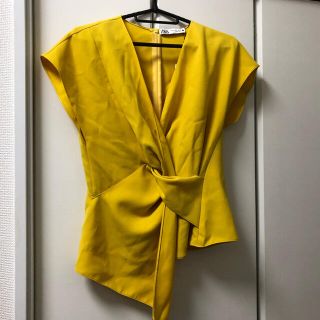 ザラ(ZARA)のZARA イエロー　トップス(カットソー(半袖/袖なし))