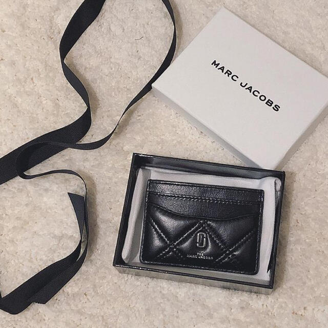 MARC JACOBS(マークジェイコブス)の新品！箱！袋付き！MARC JACOBS  パスケース　カードケース レディースのファッション小物(パスケース/IDカードホルダー)の商品写真