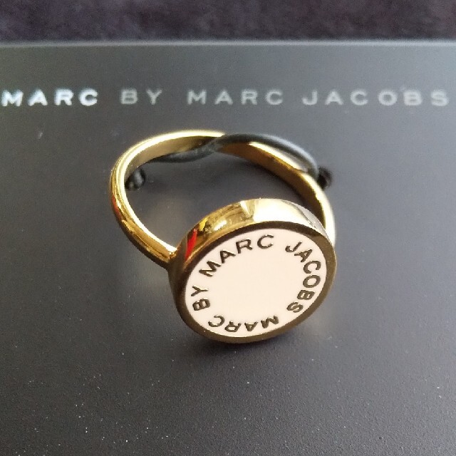 MARC BY MARC JACOBS(マークバイマークジェイコブス)の未使用  マークジェイコブス  リング  指輪  ゴールド  クリーム レディースのアクセサリー(リング(指輪))の商品写真