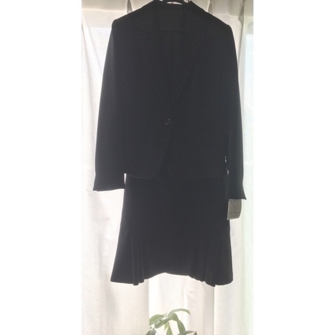 新品未使用。ブラックベーシックスーツ　ジャケット&スカート レディースのフォーマル/ドレス(スーツ)の商品写真