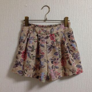 ミスティウーマン(mysty woman)のmysty woman 花柄ショーパン(ショートパンツ)