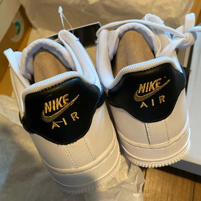 NIKE(ナイキ)のWMNS AIRFORCE 1 '07 ESS エアフォース エッセンシャル レディースの靴/シューズ(スニーカー)の商品写真