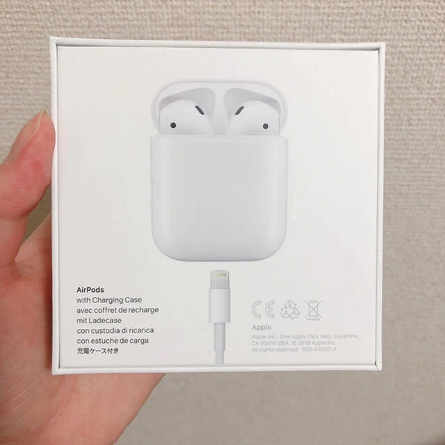 Apple(アップル)のAirPost with charging case スマホ/家電/カメラのオーディオ機器(ヘッドフォン/イヤフォン)の商品写真