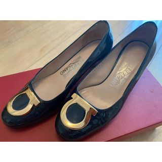 サルヴァトーレフェラガモ(Salvatore Ferragamo)のフェラガモ　パンプス　5C 22 22.5 イベント　入学式(ハイヒール/パンプス)