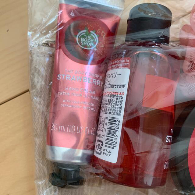 THE BODY SHOP(ザボディショップ)のザボディーショップ　ストロベリーセット コスメ/美容のボディケア(ボディクリーム)の商品写真