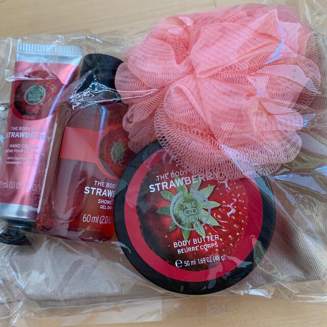 THE BODY SHOP(ザボディショップ)のザボディーショップ　ストロベリーセット コスメ/美容のボディケア(ボディクリーム)の商品写真