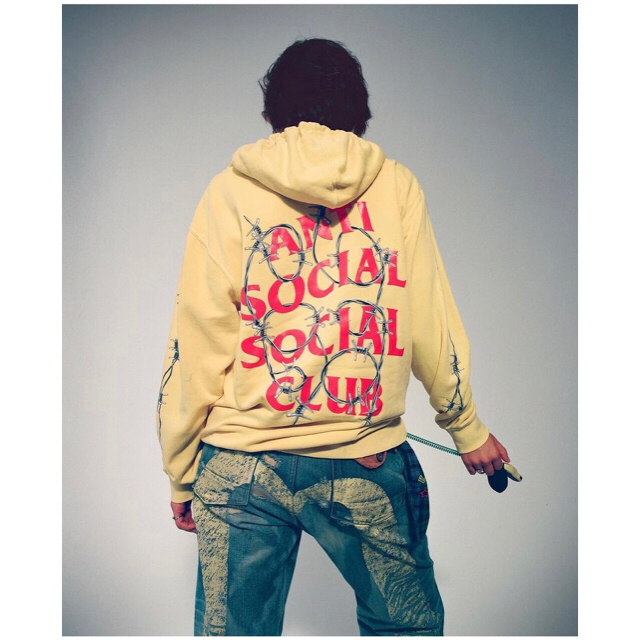 ANTI(アンチ)のAnti Social Social Club hoodie XS 黄 有刺鉄線 メンズのトップス(パーカー)の商品写真