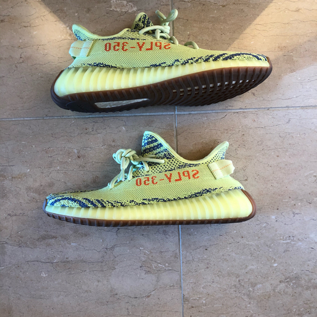 adidas(アディダス)のアディダス イージーブースト350 V2 セミ フローズン イエロー yeezy メンズの靴/シューズ(スニーカー)の商品写真