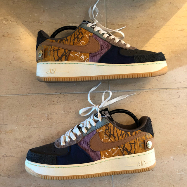 NIKE(ナイキ)のTRAVIS SCOTT × NIKE AIR FORCE 1 LOW メンズの靴/シューズ(スニーカー)の商品写真