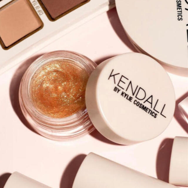 Kylie Cosmetics(カイリーコスメティックス)のKendall by Kylie Cosmetics  コスメ/美容のベースメイク/化粧品(リップグロス)の商品写真