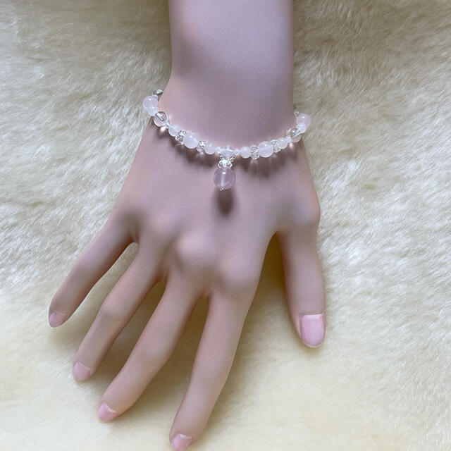 天然石 マダガスカルディープローズクオーツ 水晶 Mサイズ ハンドメイドのアクセサリー(ネックレス)の商品写真