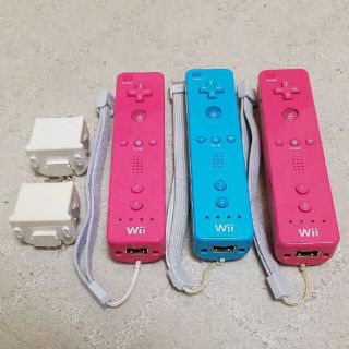 ウィー(Wii)のWiiリモコン 3つ　　モーションプラス ２つ(家庭用ゲーム機本体)