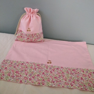 在庫セール♪さくらんぼピンク♡コップ袋＆ランチョンマットセット(外出用品)