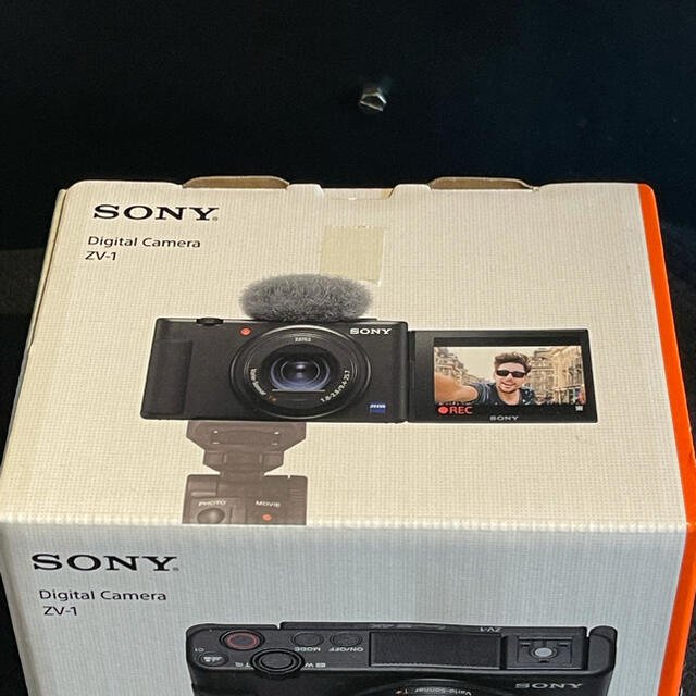 SONY(ソニー)のSONY ソニー Vlog カメラ VLOGCAM ZV-1 新品未使用　保証書 スマホ/家電/カメラのカメラ(コンパクトデジタルカメラ)の商品写真