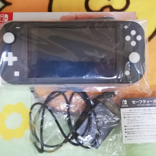 Nintendo Switch Liteグレー　ライト本体　(保護フィルム付き)