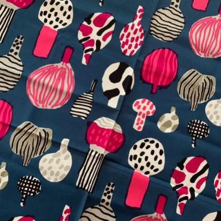 マリメッコ(marimekko)の新品★marimekko はぎれ　生地　クークナ kuukuna 30×72(生地/糸)