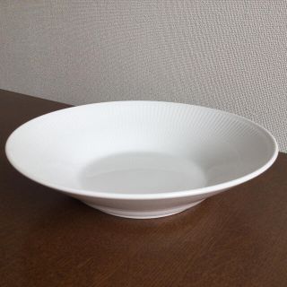 ロイヤルコペンハーゲン(ROYAL COPENHAGEN)のロイヤルコペンハーゲン　ホワイト　フルーテッド　ディーププレート　24cm 深皿(食器)