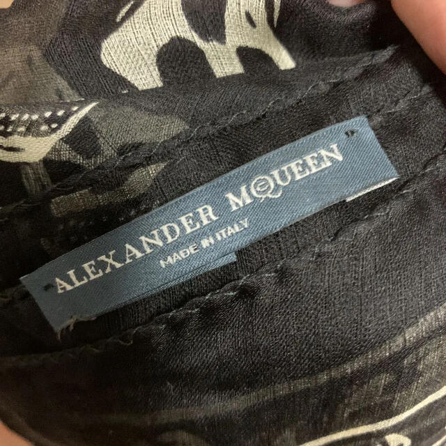 Alexander McQueen(アレキサンダーマックイーン)のアレキサンダーマックィーン スカル スカーフ 黒  メンズのファッション小物(バンダナ/スカーフ)の商品写真