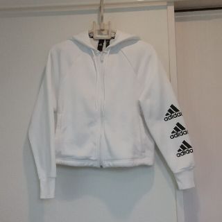 アディダス(adidas)のadidas ショートパーカー(パーカー)