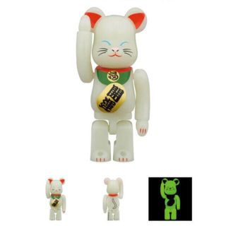 メディコムトイ(MEDICOM TOY)のBE@RBRICK 招き猫 蓄光 弐 100％　ベアブリック　メディコムトイ(その他)