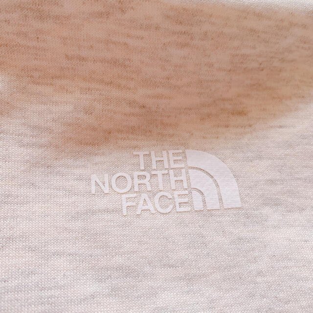 THE NORTH FACE(ザノースフェイス)の【新品未使用】THE NORTH FACE レディースMサイズパーカー レディースのトップス(パーカー)の商品写真