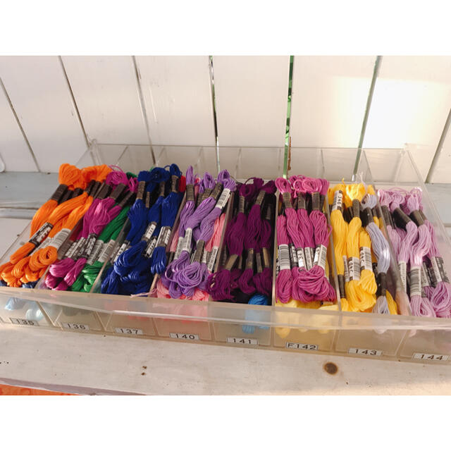 オリンパス　刺繍糸　ケースごと　まとめて全部　カラー糸　20色　100本くらいハンドメイド
