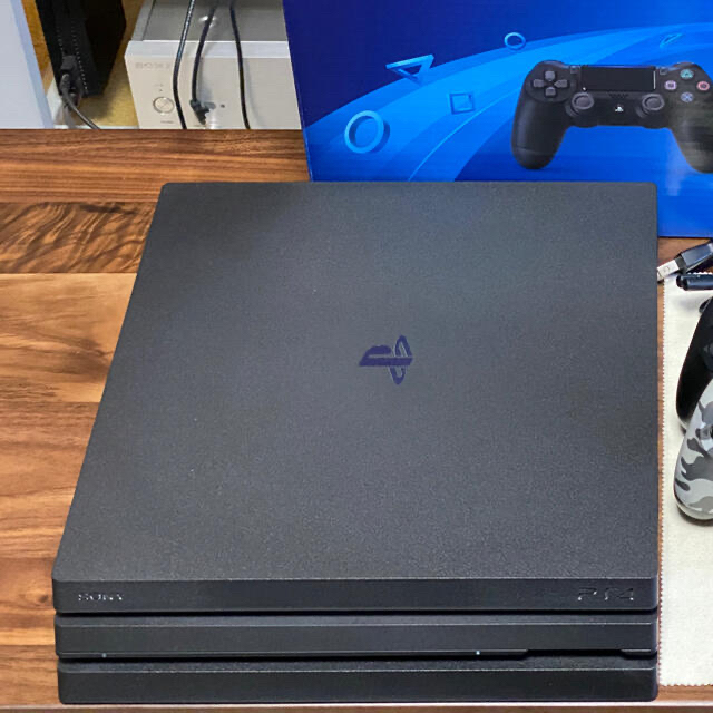 SONY(ソニー)のヨコワケハンサムband様専用PS4 Pro 2TB jet Black エンタメ/ホビーのゲームソフト/ゲーム機本体(家庭用ゲーム機本体)の商品写真