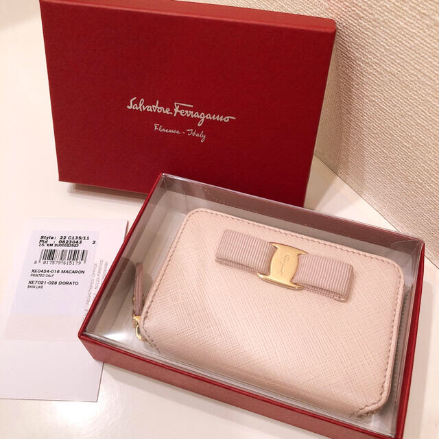 Salvatore Ferragamo(サルヴァトーレフェラガモ)のさやか様専用★箱付きフェラガモ♡ヴァラ  コインケース  ピンク レディースのファッション小物(財布)の商品写真