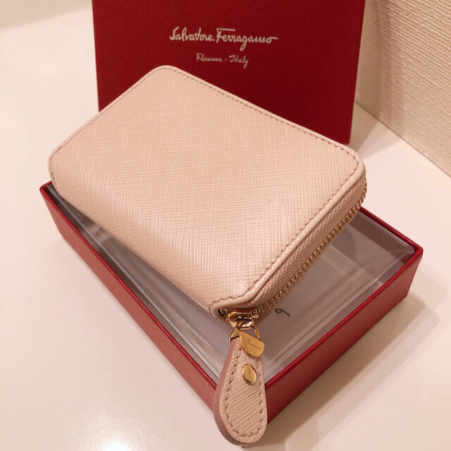 Salvatore Ferragamo(サルヴァトーレフェラガモ)のさやか様専用★箱付きフェラガモ♡ヴァラ  コインケース  ピンク レディースのファッション小物(財布)の商品写真