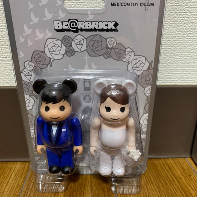 MEDICOM TOY(メディコムトイ)のBE@RBRICK グリーティング結婚 4 PLUS 100％ / 400％ エンタメ/ホビーのフィギュア(その他)の商品写真