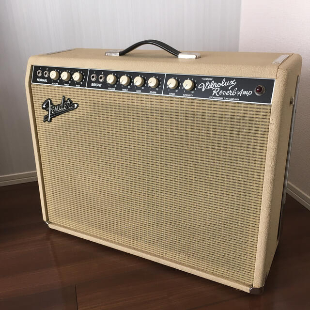 高い素材 Fender 120V Reverb Vibrolux Custom Fender - ギターアンプ