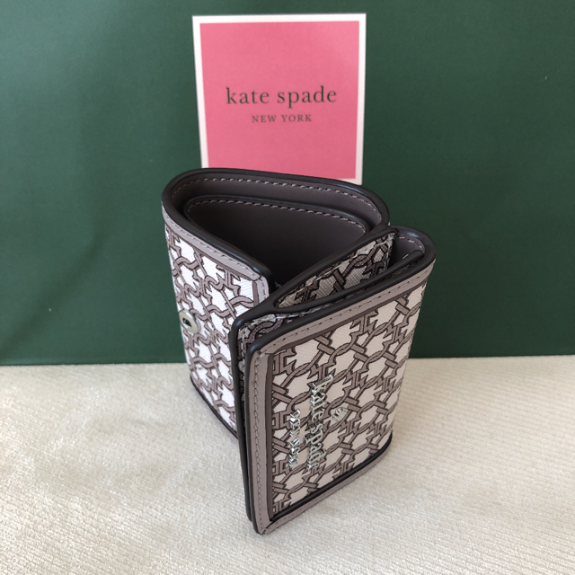 新品★Kate Spade 定価27,500円 スペードリンク トライフォールド 5