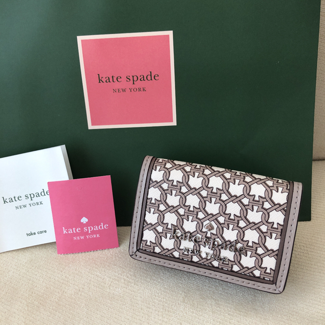 新品★Kate Spade 定価27,500円 スペードリンク トライフォールド 9