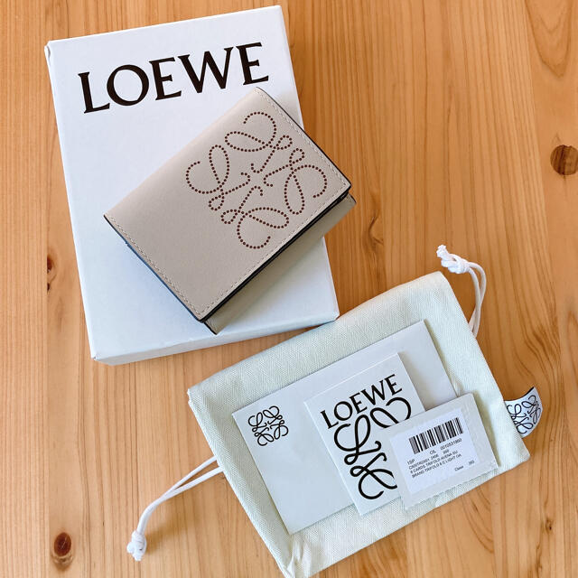 未使用 LOEWEロエベ　三つ折り財布　スモールウォレット